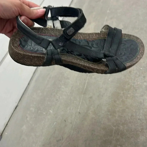 Teva  sandals - Picture 3 of 5